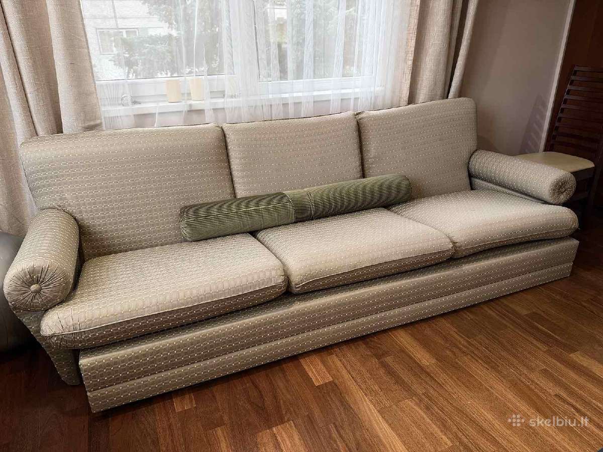 Art deco stiliaus sofa.