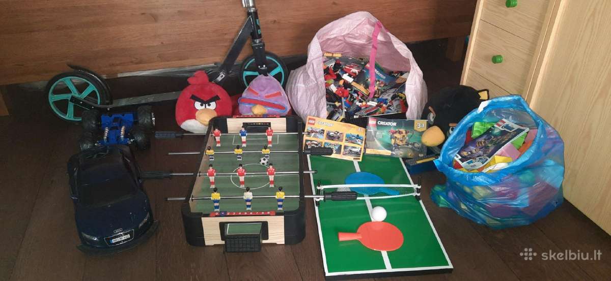 5 kg Lego, paspirtukas ir daug kitų žaislų.