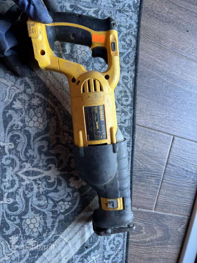 Dewalt tiesinis pjuklas