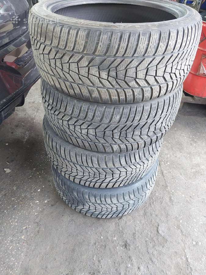 Padangos 235 40 r18