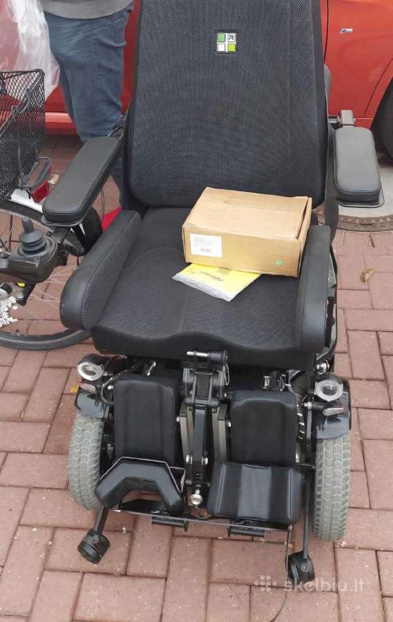 Parduodu elektrinį vežimėlį dalimis.