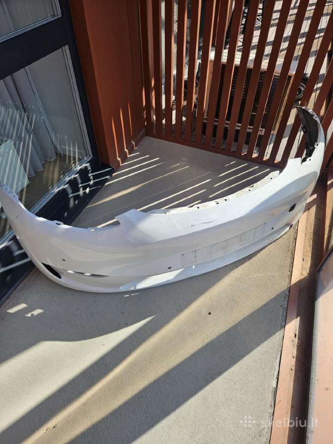 Tesla model y bamperis
