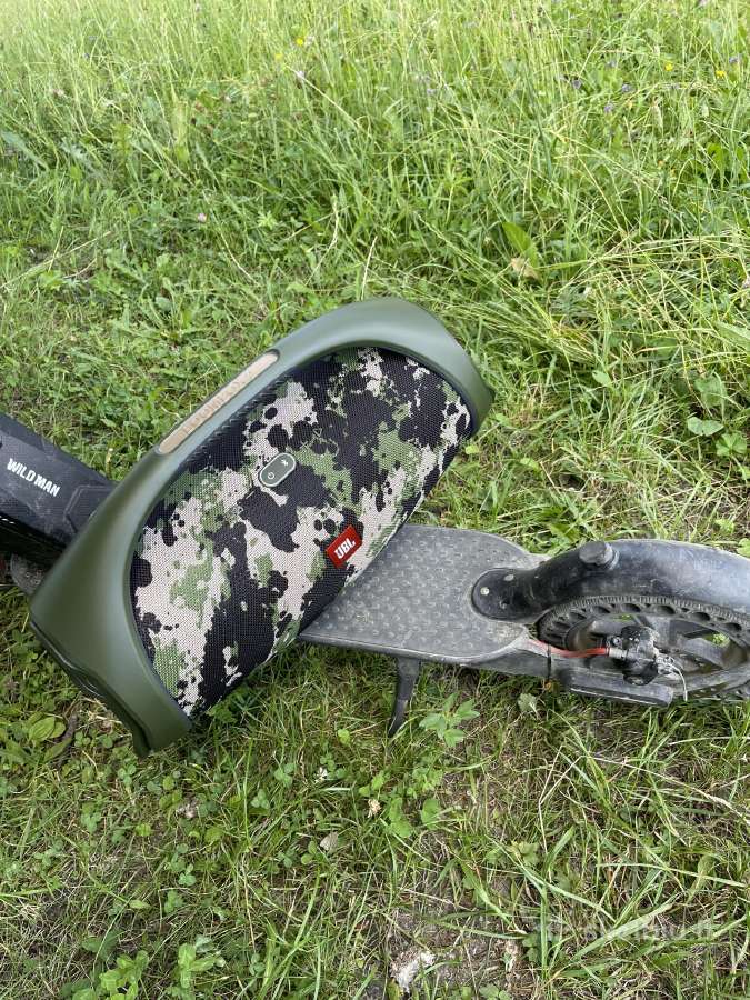 Jbl Boombox 2 su deklu