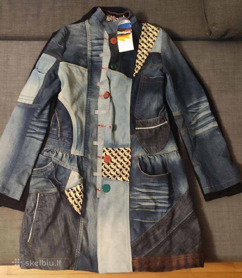 Desigual patchwork stiliaus džinsinis švarkas.