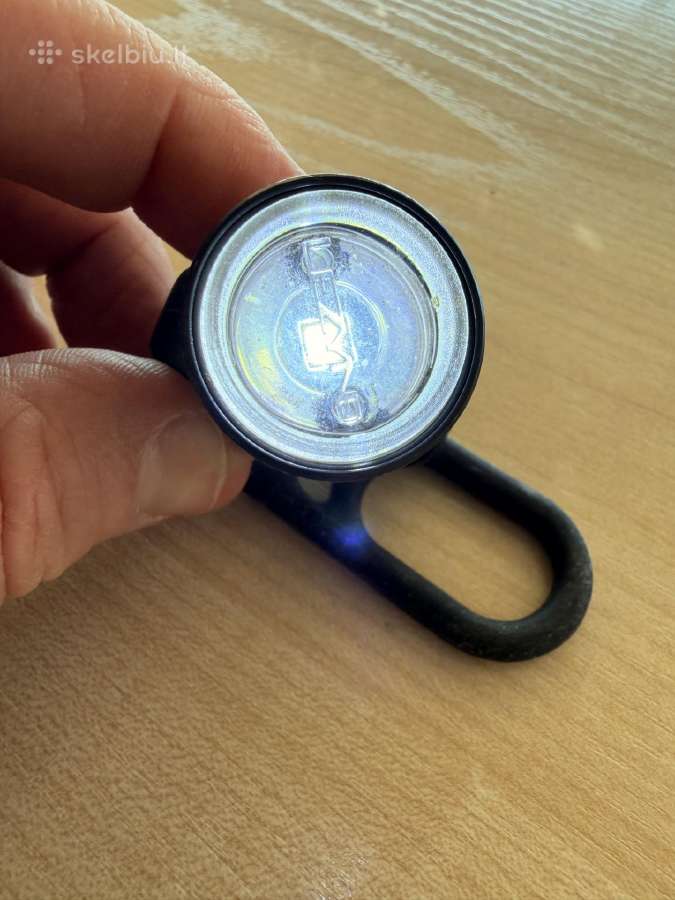 Lezyne Femto Drive priekinis žibintas juodas