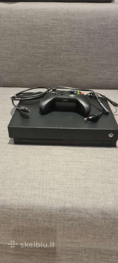 Xbox One X konsolė -170€