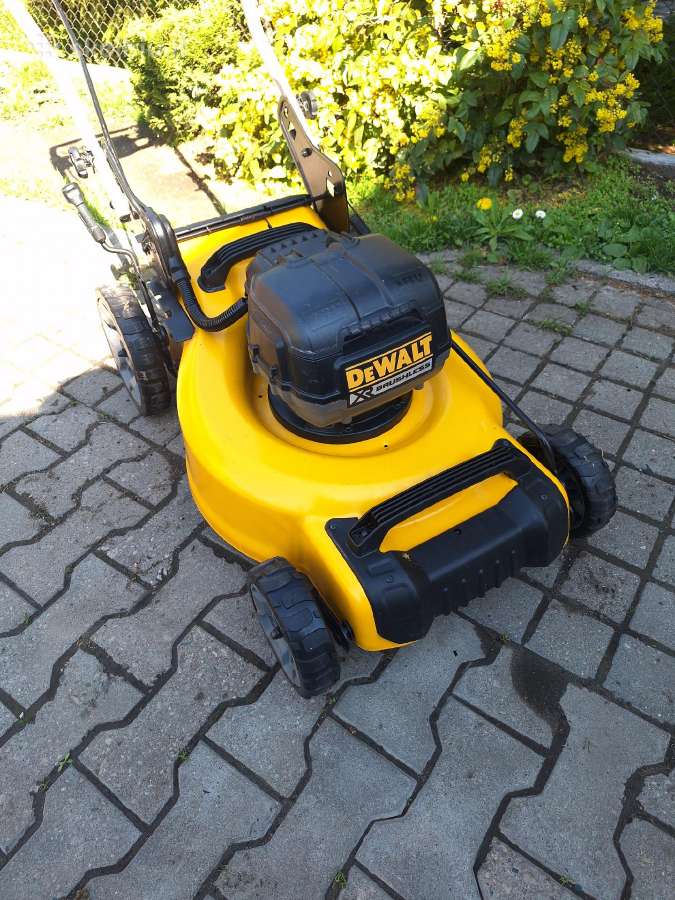 Dewalt žoliapjovė dalimis