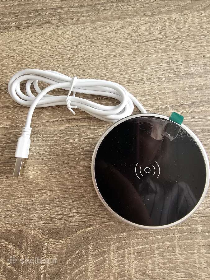 Bevielis telefono kroviklis prie stalo - nuotraukos Nr. 2