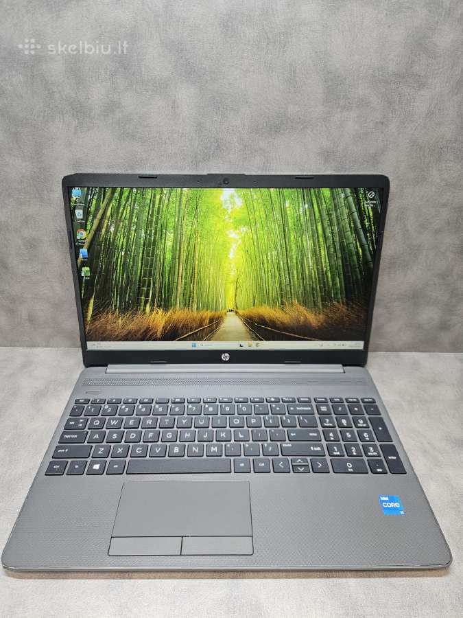 Hp 250/15.6"fhd/i5-1135g7/8 RAM/256 SSD