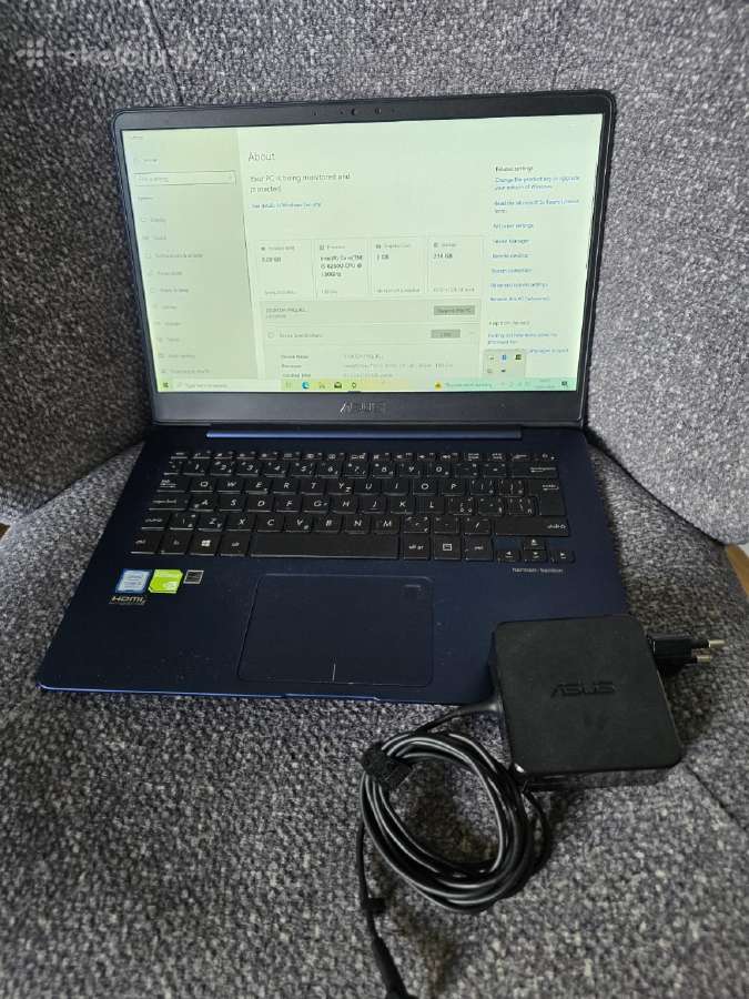 Asus Ux430u i5 256gb SSD 8gb RAM win