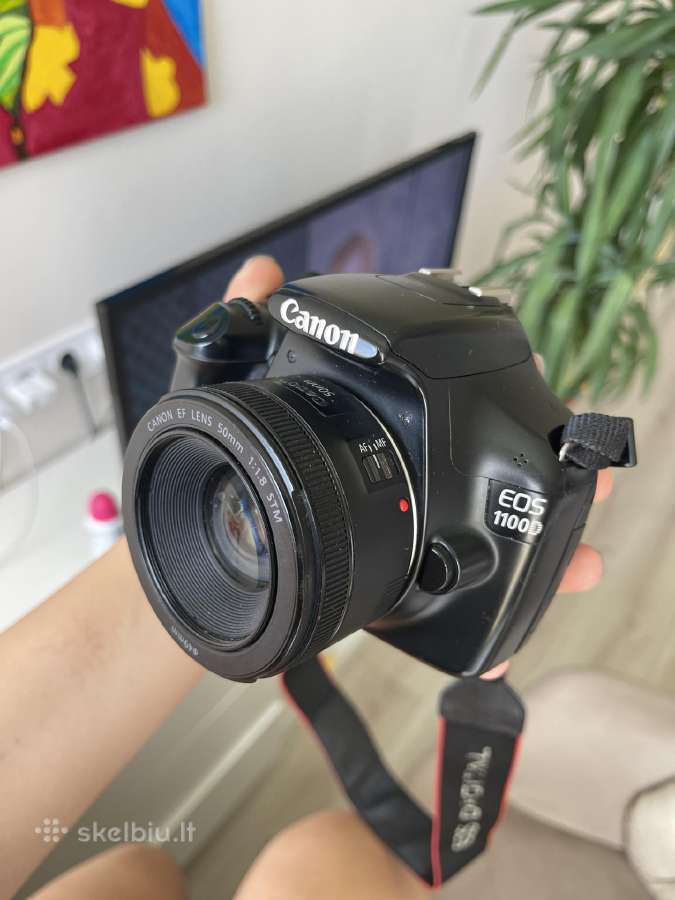 Canon EOS 1100d su objektyvu