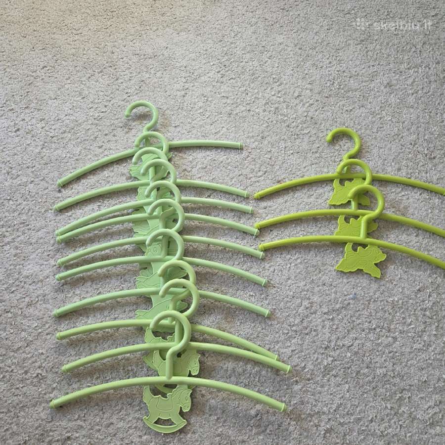 Plastikinės vaikiškos pakabos