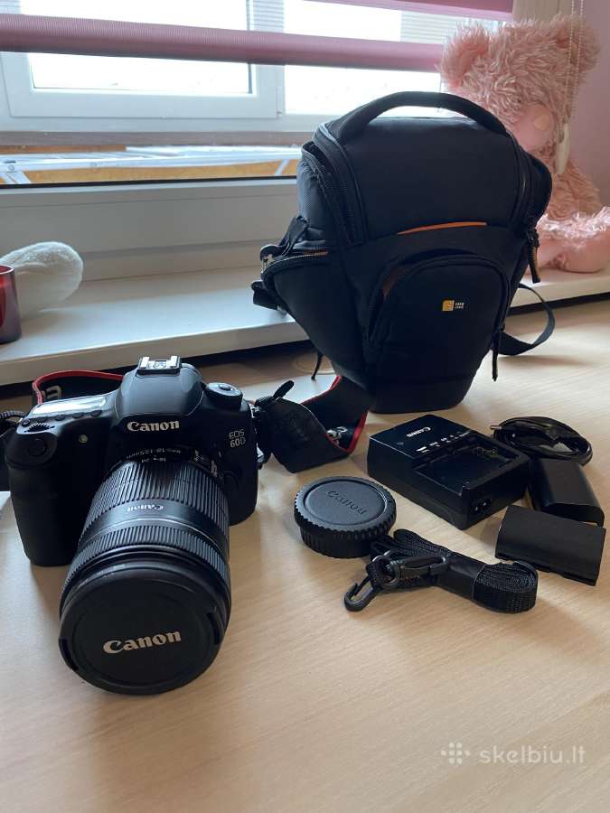 Canon EOS 60d + Canon Ef-s 18–135mm Is + 2 baterij