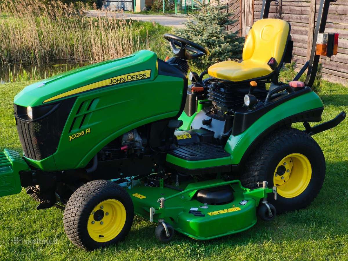 John Deere 1026r