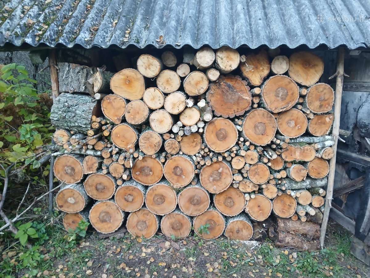 Sausos pušies-beržo malkos kaladėlėmis