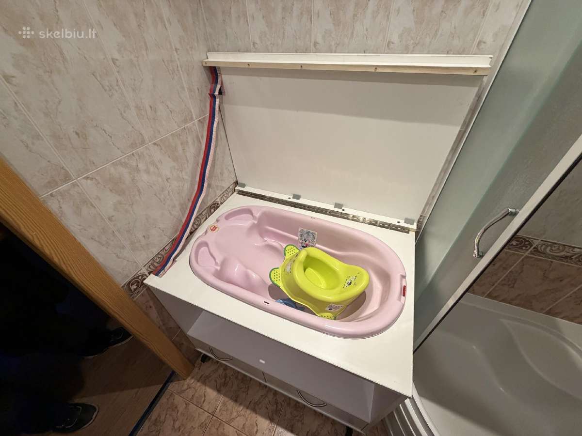 Naujagimio vistyko stalas su vonelę
