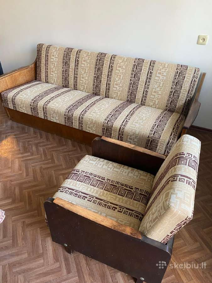 Sovietinių naujai pertrauktų baldų komplektas