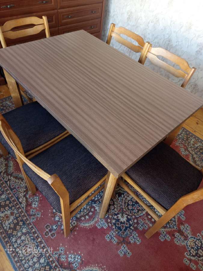 Stalas ir 6 kėdės