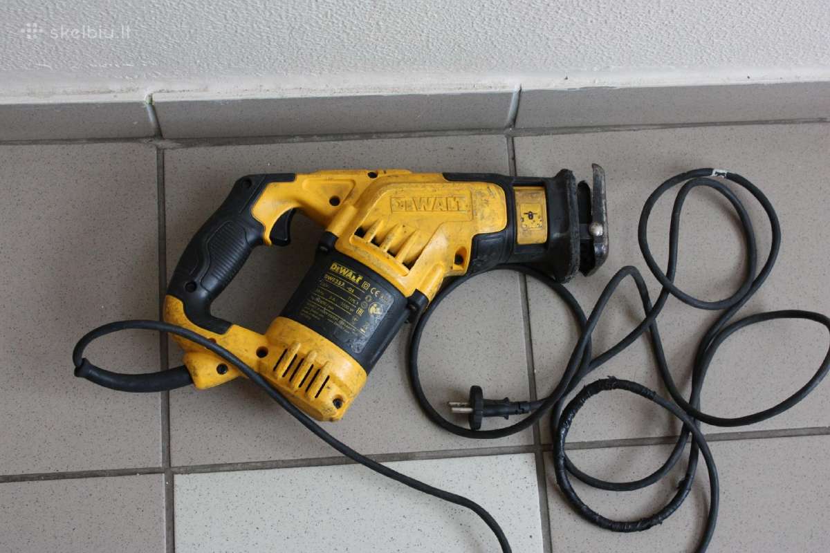 Tiesinis pjūklas Dewalt Dwe357 220v
