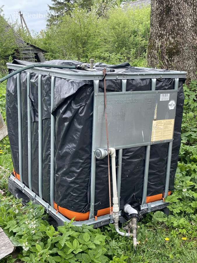 1000 litrų vandens talpa (Bačka) ir rūkykla