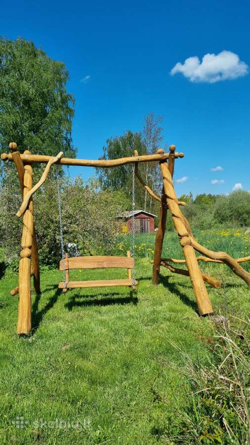 Pavėsinė, supynės, šunio būda