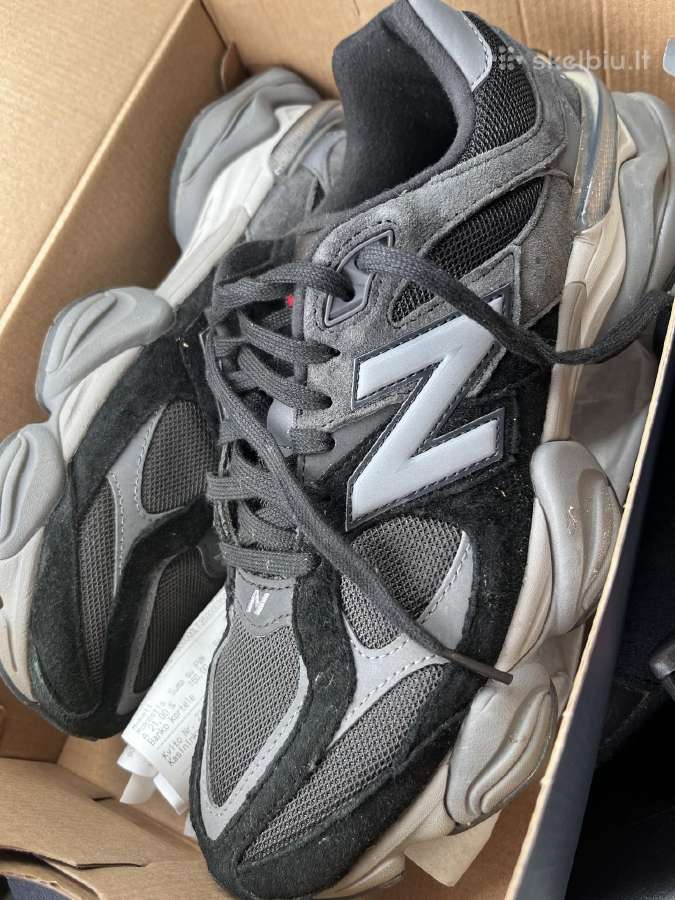New Balance 9060 Juoda