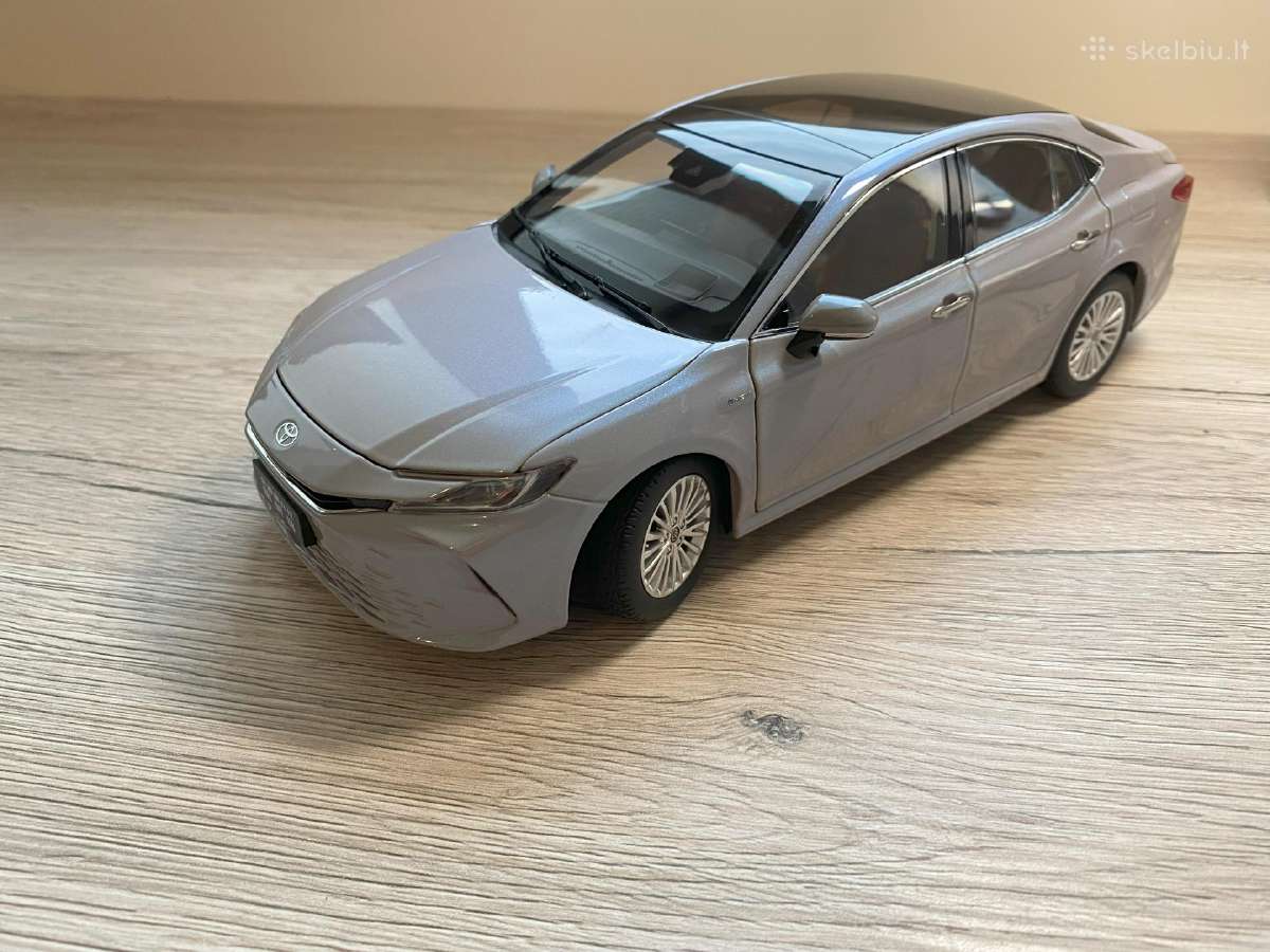 1:18 Toyota Camry