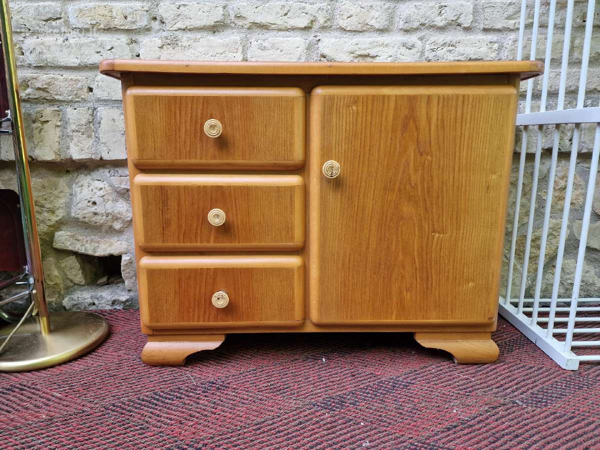 Vintažinė mid century medžio masyvo spintelė - nuotraukos Nr. 6