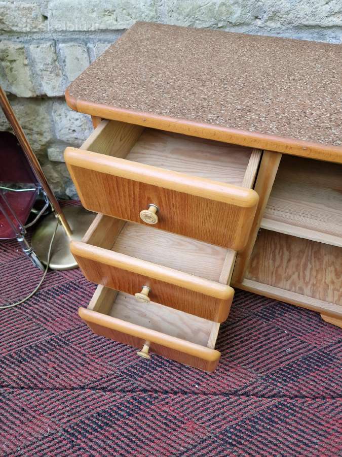 Vintažinė mid century medžio masyvo spintelė - nuotraukos Nr. 11