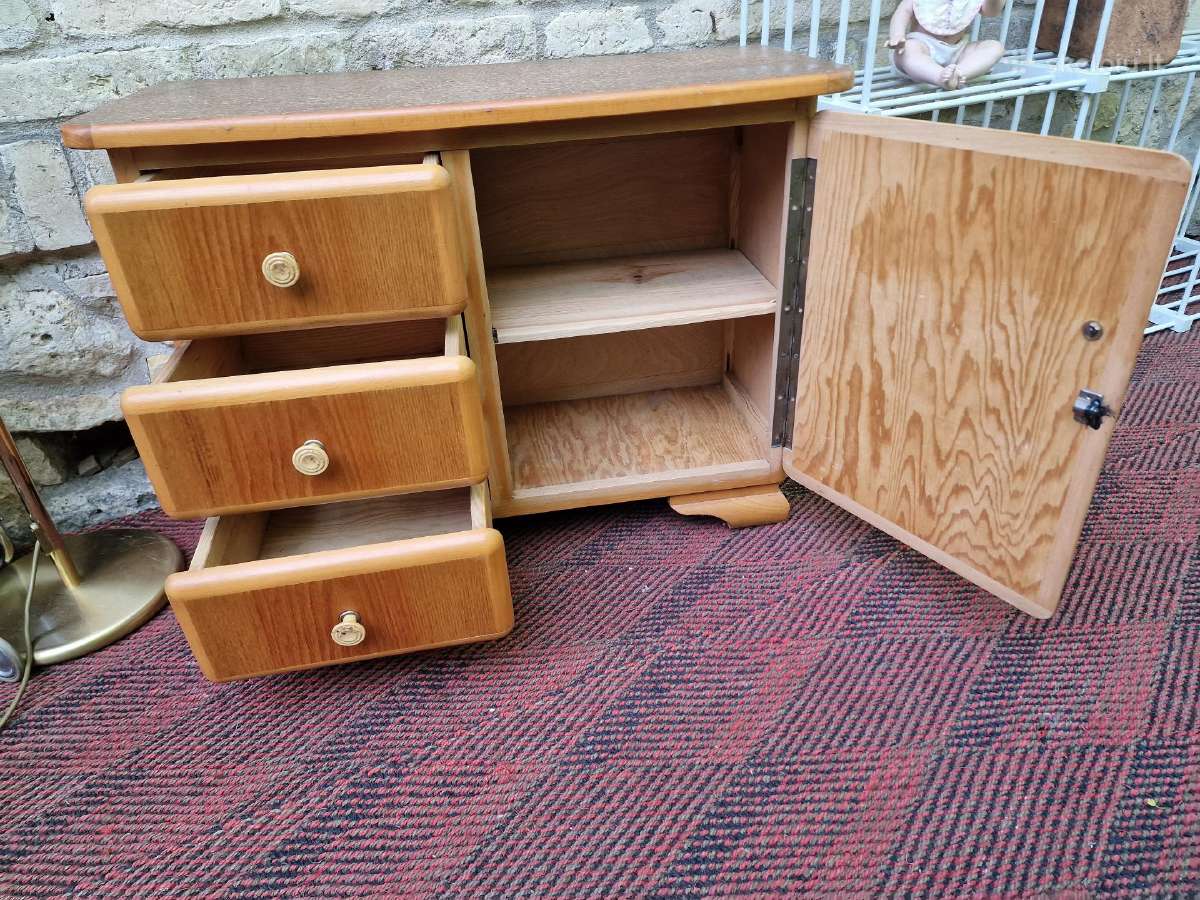 Vintažinė mid century medžio masyvo spintelė - nuotraukos Nr. 12