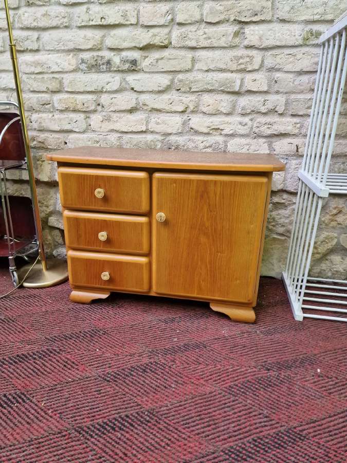 Vintažinė mid century medžio masyvo spintelė - nuotraukos Nr. 13