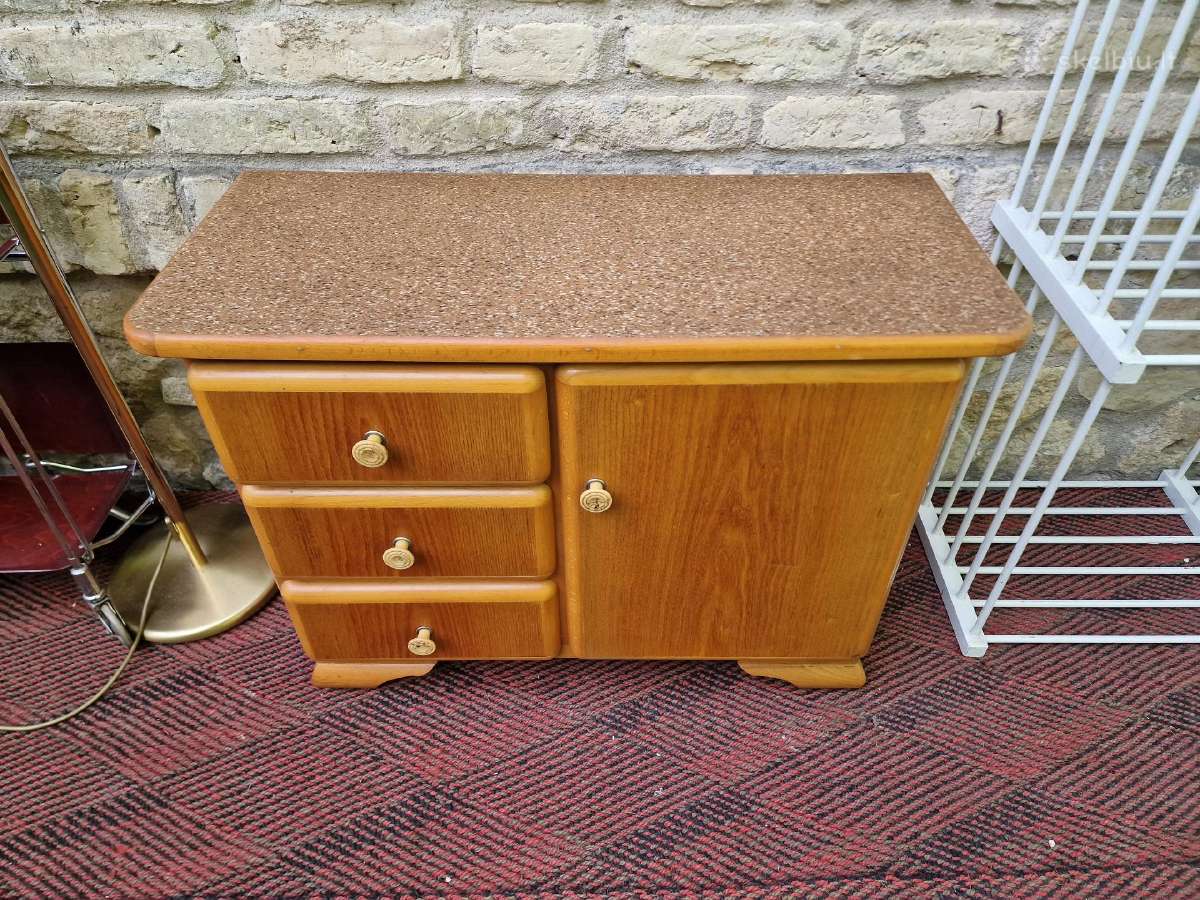 Vintažinė mid century medžio masyvo spintelė - nuotraukos Nr. 17
