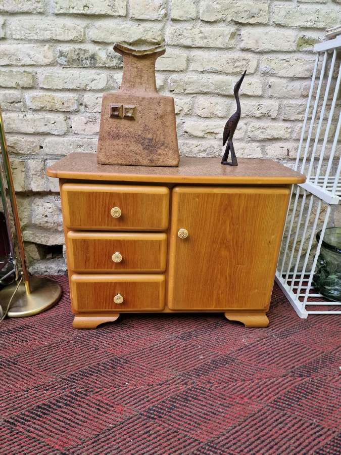 Vintažinė mid century medžio masyvo spintelė - nuotraukos Nr. 22