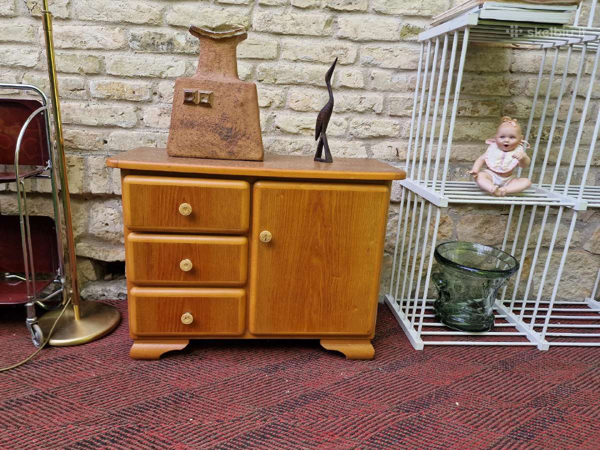 Vintažinė mid century medžio masyvo spintelė - nuotraukos Nr. 27