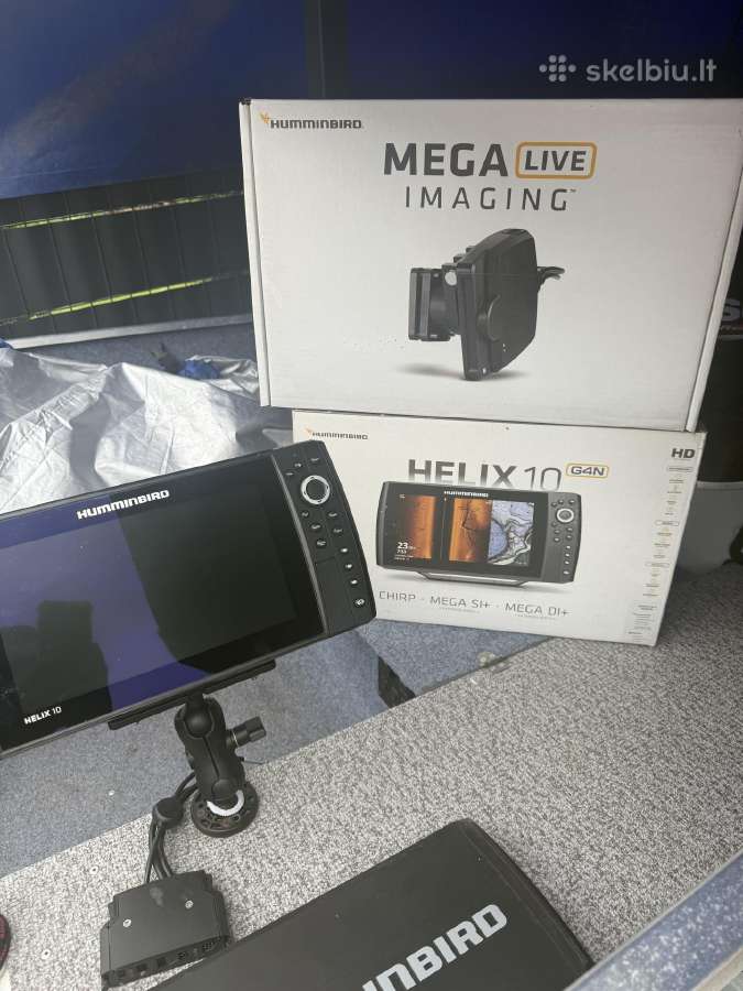 Humminbird Helix 10 ir mega live sonaras.