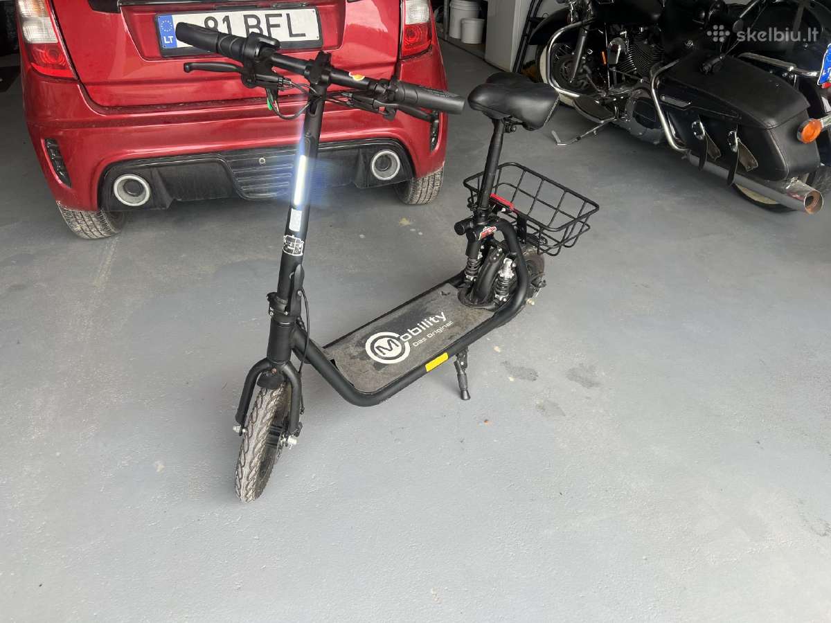 Sėdimas elektrinis paspirtukas