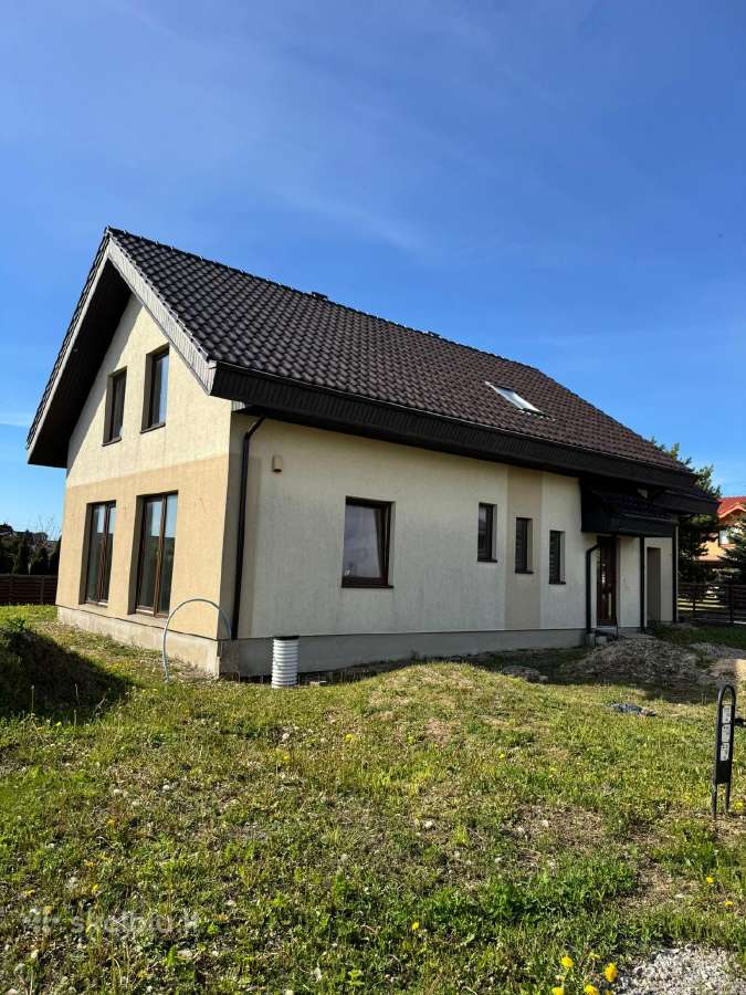 Namas su garažu Jakuose 85% baigtumas
