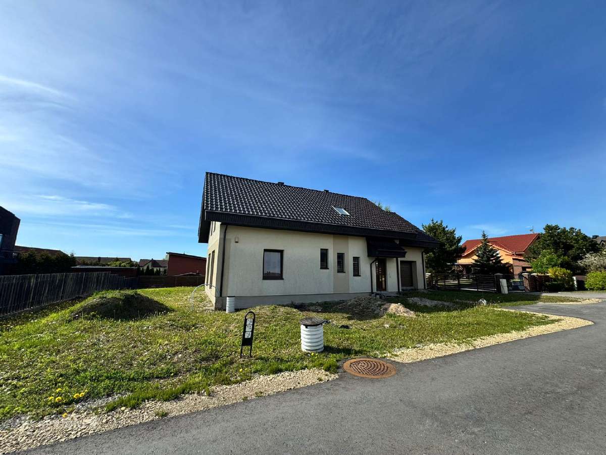 Namas su garažu Jakuose 85% baigtumas - nuotraukos Nr. 2