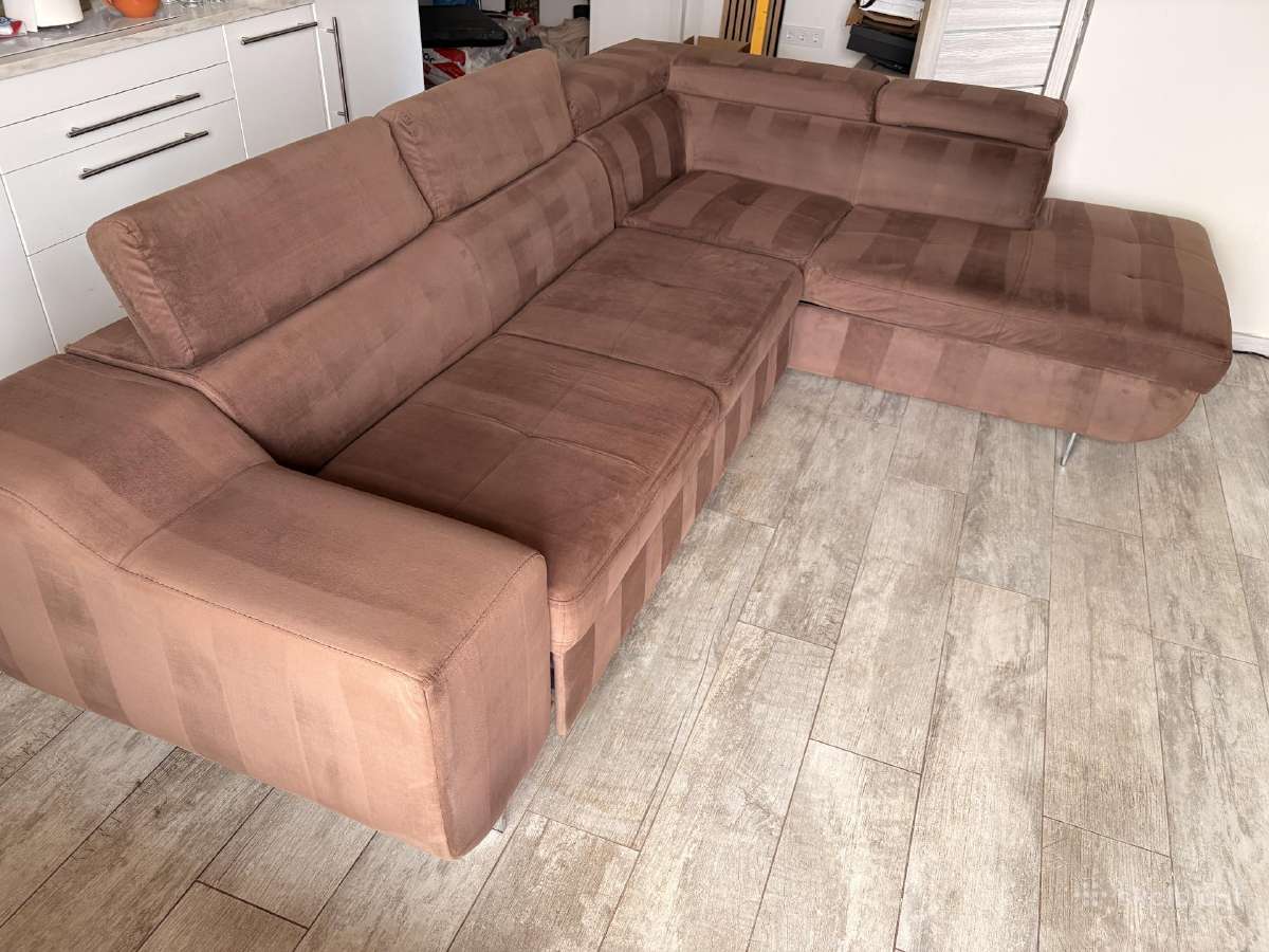 Didelė sofa lova su patalynės dėže