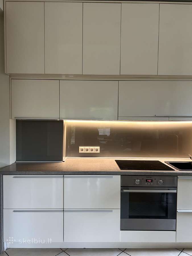 Moderni talpi virtuvė su buitine technika 315cm