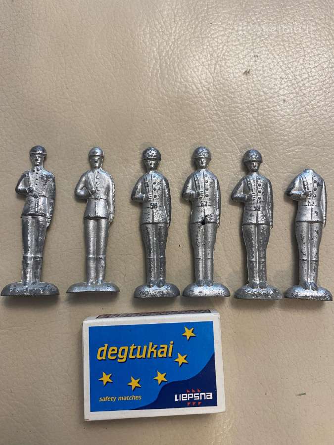 Kareiveliai tarybiniai metaliniai 5€ visi