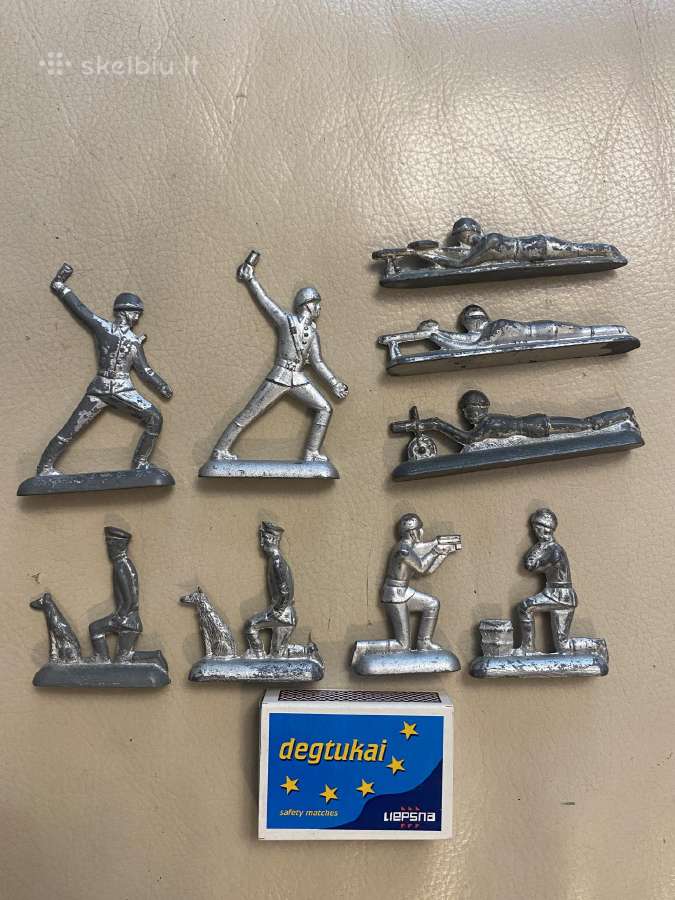 Kareiveliai tarybiniai metaliniai 12€ visi