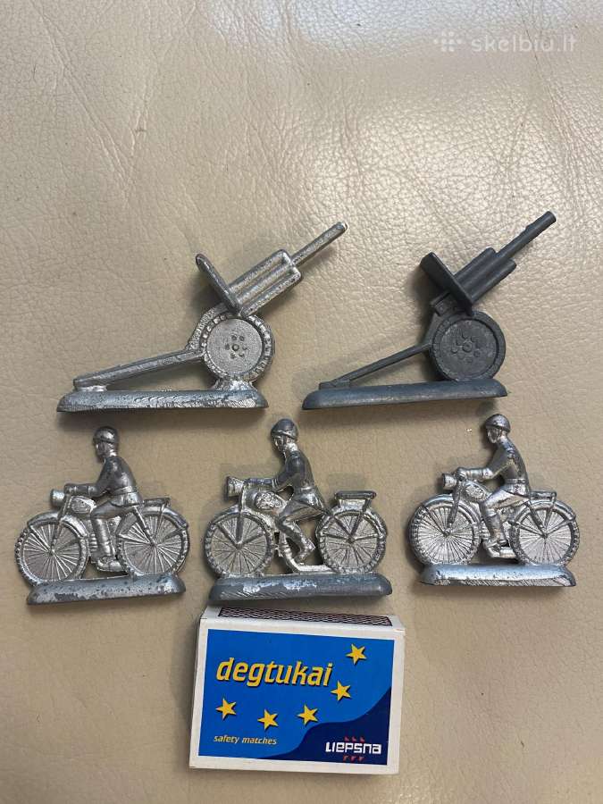 Kareiveliai tarybiniai metaliniai 13€ visi