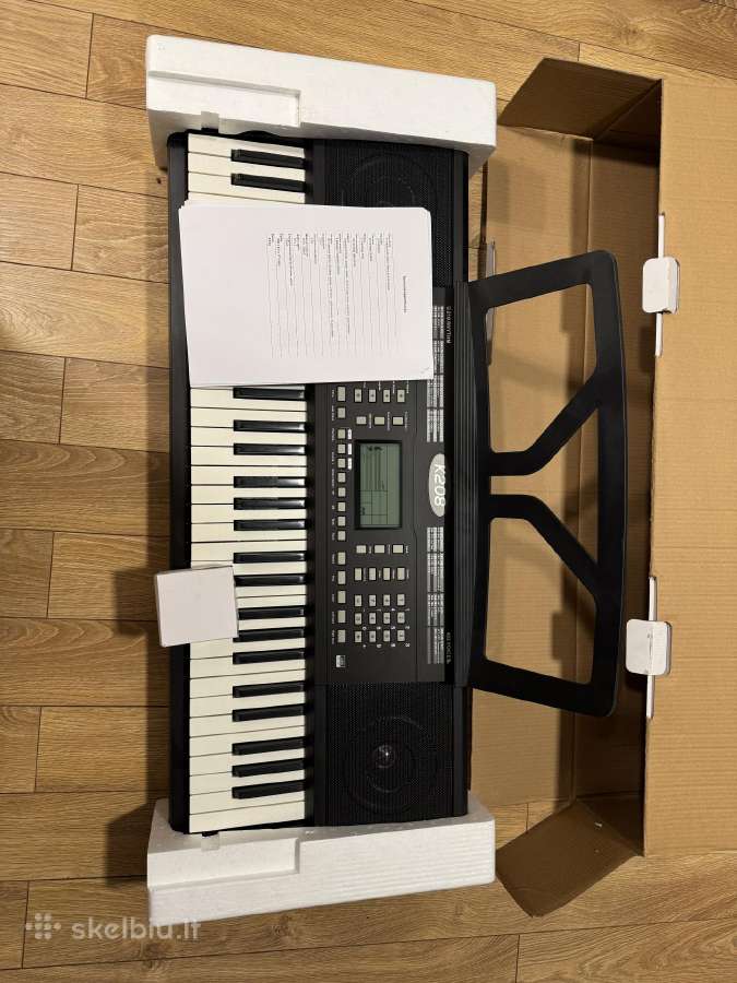 Livestar K-208 sintezatorius