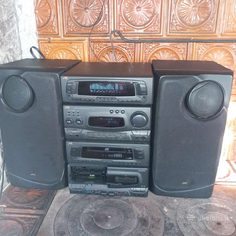 Didelis ir galingas muzikinis centras JVC.