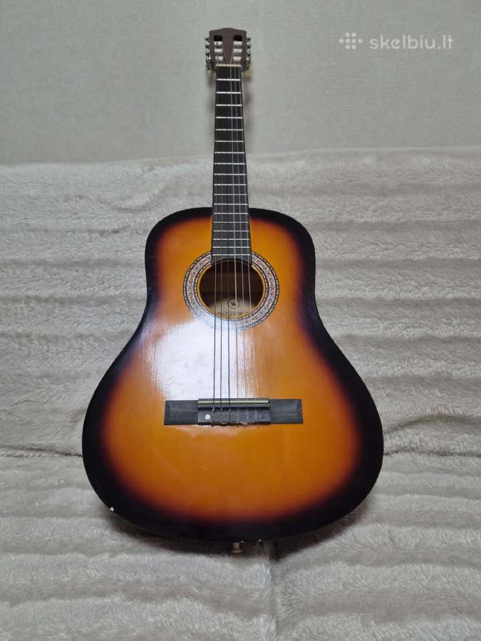 Išaugta geros buklės Gitara su dėklu