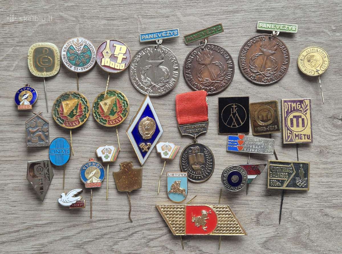 Ženkliukų rinkinys. Kaina 100 Eur.
