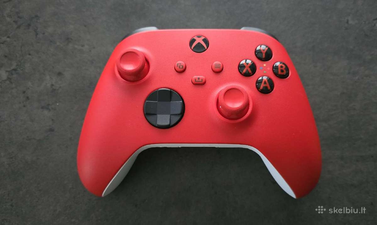 Raudonas xbox series s x pultelis