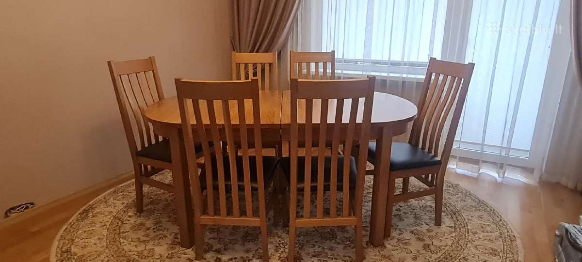 Valgomojo stalas su kėdėmis
