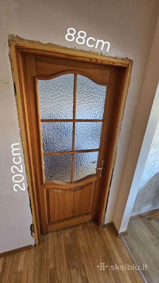 Parduodamos medinės durys